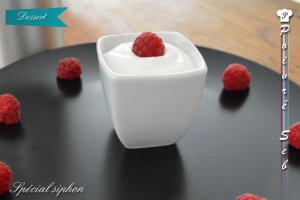 Mousse_de_fromage_blanc_coulis_framboise