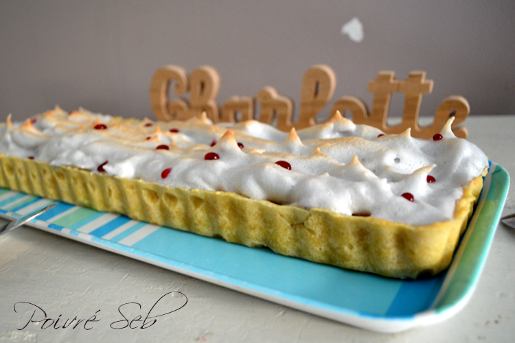 Tarte aux pommes meringuée aux perles de cassis