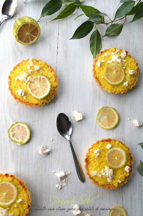 Tartelette coco, citron zébré, aux éclats de meringue