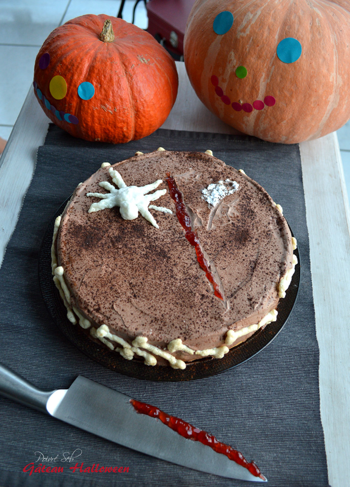 Gâteau Halloween au chocolat et confiture de fraises