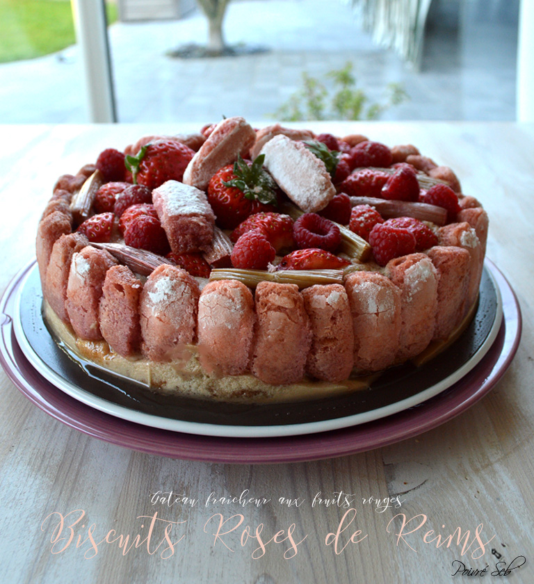 Gâteau fraîcheur aux fruits rouges et biscuits roses de Reims